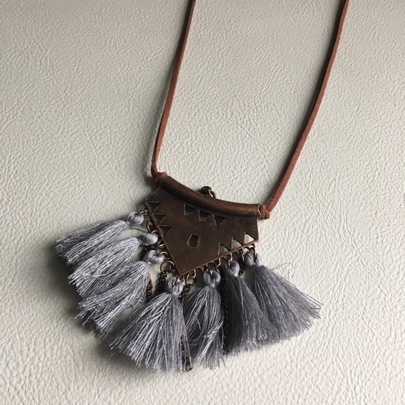 Boho tassel necklace with leather string - Picture 2 of 5